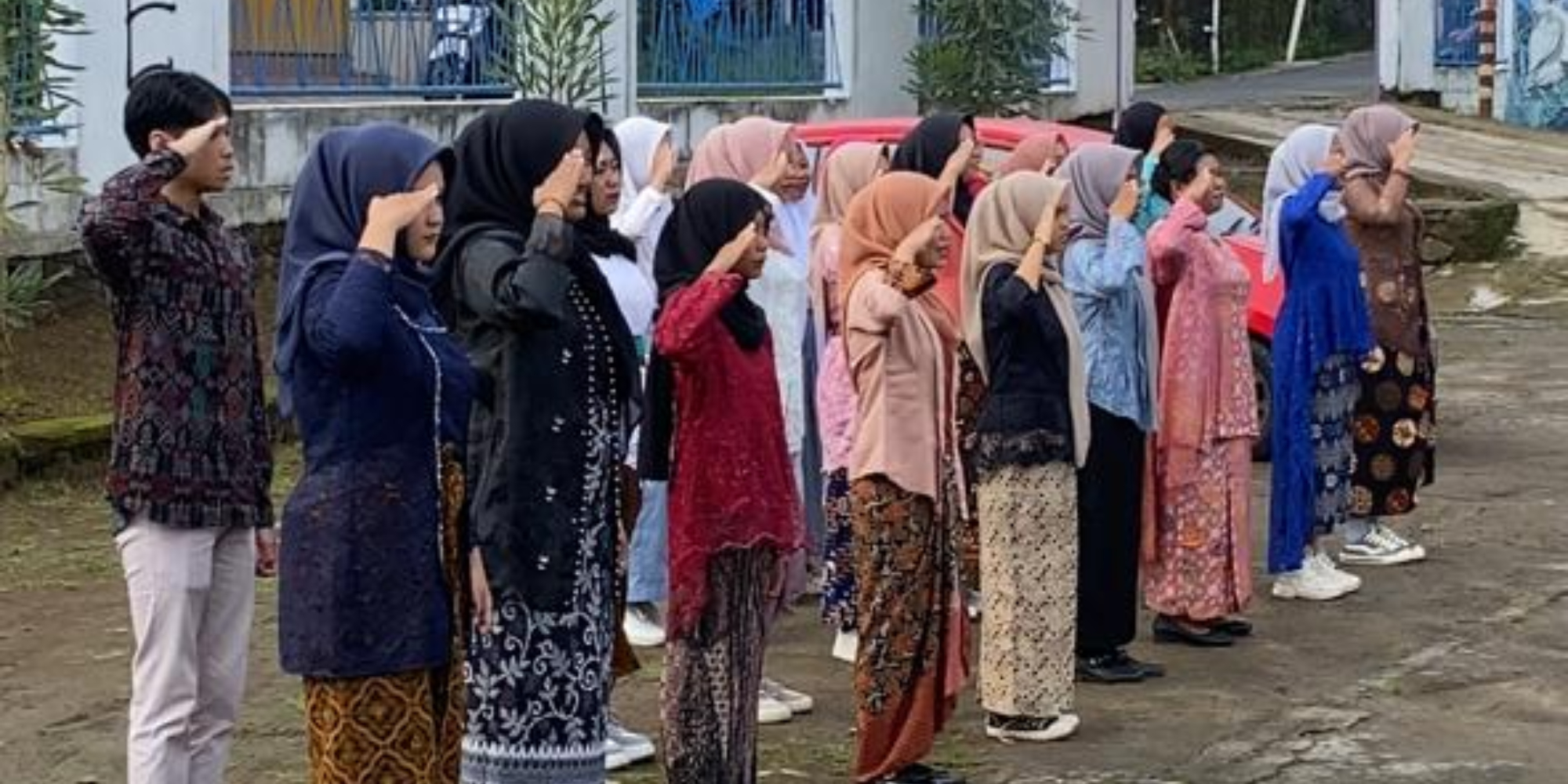 SMK Putra Bangsa Salatiga Sukses Gelar Upacara Hari Kartini di Gedung Baru